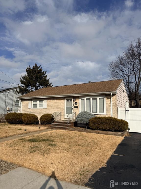 27 rector Avenue, Woodbridge Proper, NJ 07095