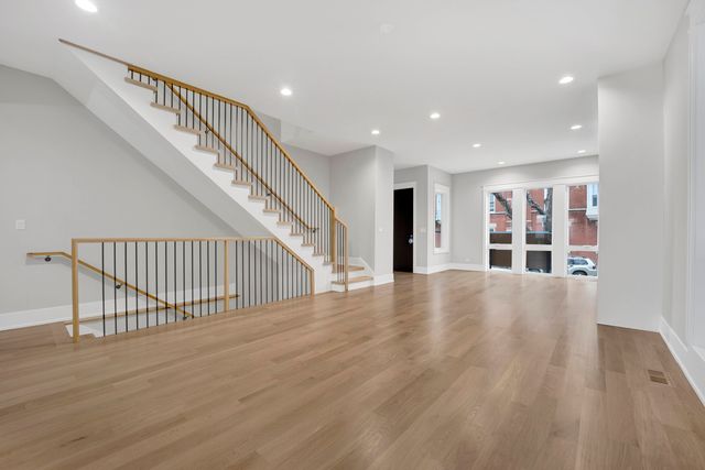 2353 W OHIO Street, Chicago, IL 60612