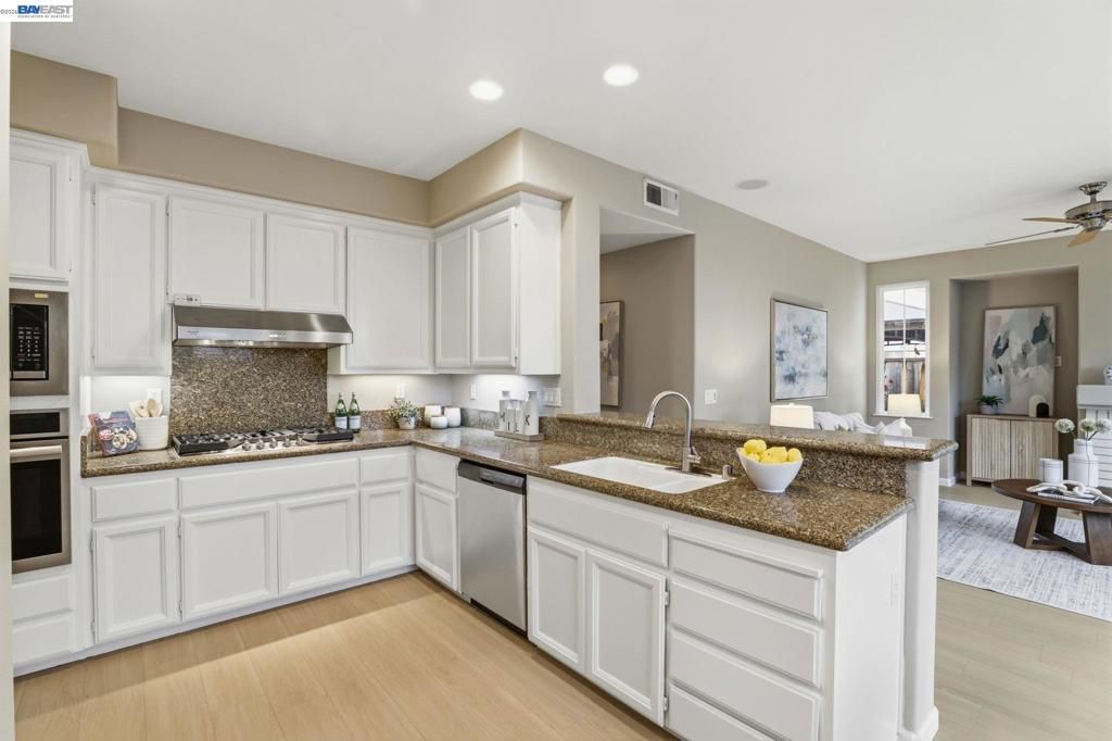 Image 10 of property listing at 690 kraftile Ct., Fremont, CA 94536