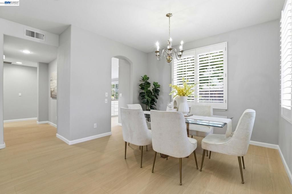 Image 9 of property listing at 690 kraftile Ct., Fremont, CA 94536