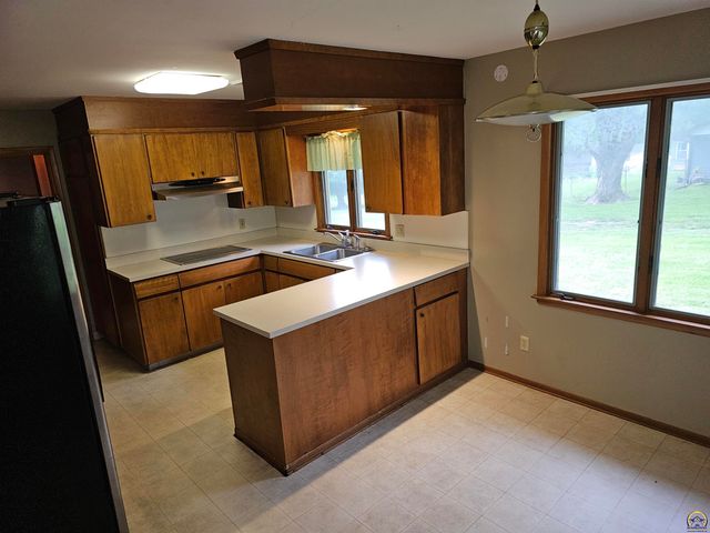 3205 NW Rochester RD, Topeka, KS 66617