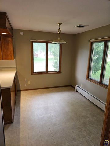 3205 NW Rochester RD, Topeka, KS 66617