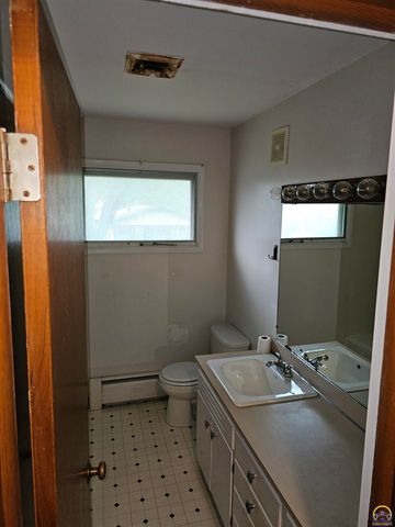 3205 NW Rochester RD, Topeka, KS 66617