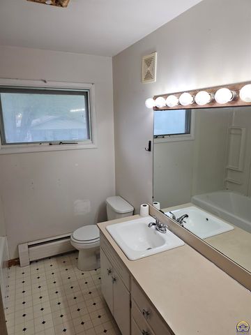 3205 NW Rochester RD, Topeka, KS 66617