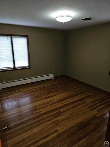 3205 NW Rochester RD, Topeka, KS 66617