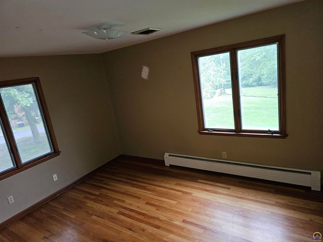 3205 NW Rochester RD, Topeka, KS 66617