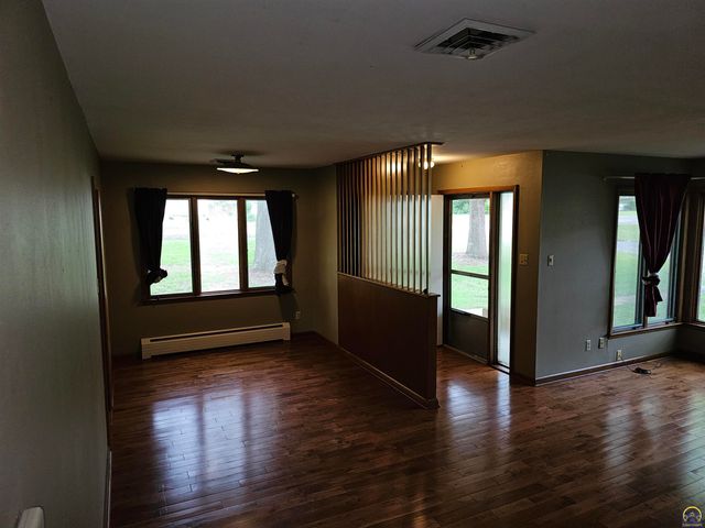 3205 NW Rochester RD, Topeka, KS 66617