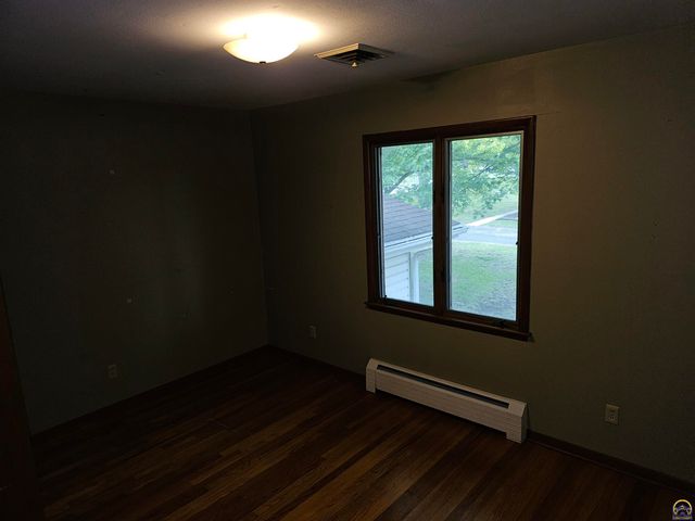 3205 NW Rochester RD, Topeka, KS 66617