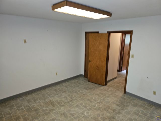 3205 NW Rochester RD, Topeka, KS 66617