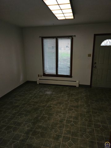 3205 NW Rochester RD, Topeka, KS 66617
