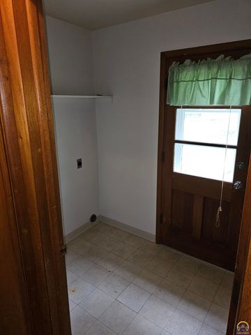 3205 NW Rochester RD, Topeka, KS 66617
