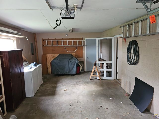 3205 NW Rochester RD, Topeka, KS 66617