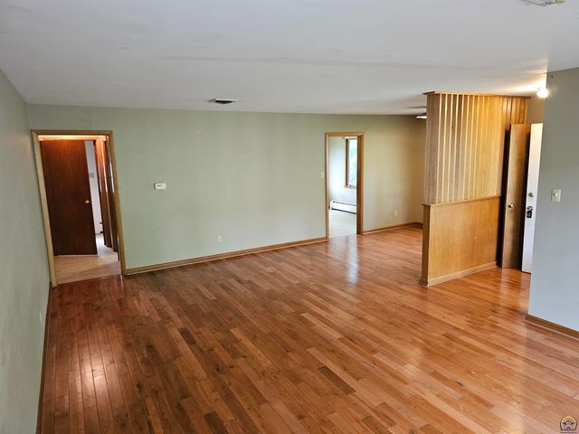 3205 NW Rochester RD, Topeka, KS 66617
