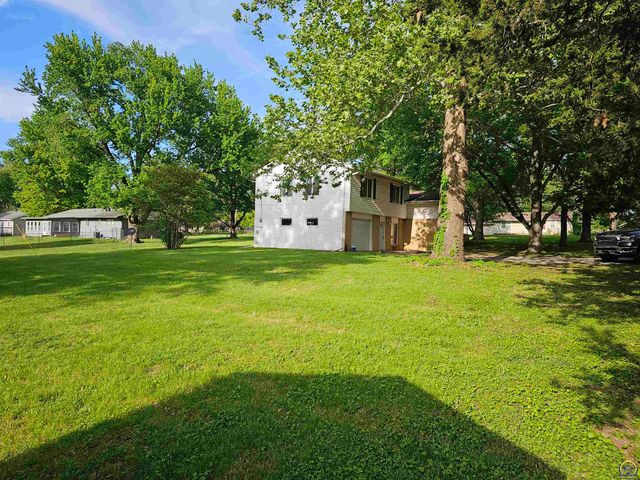 3205 NW Rochester RD, Topeka, KS 66617