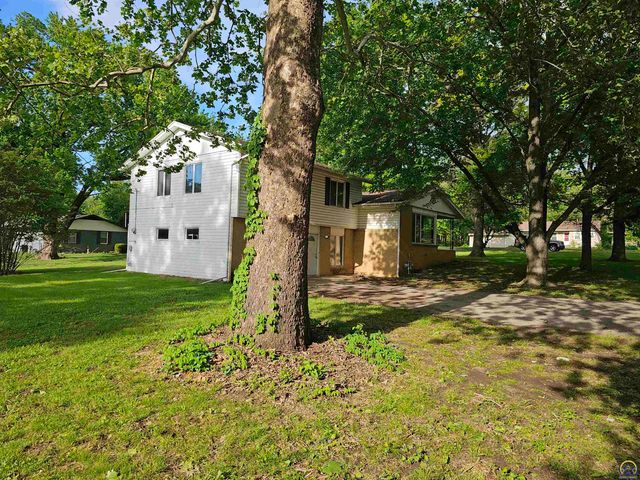 3205 NW Rochester RD, Topeka, KS 66617