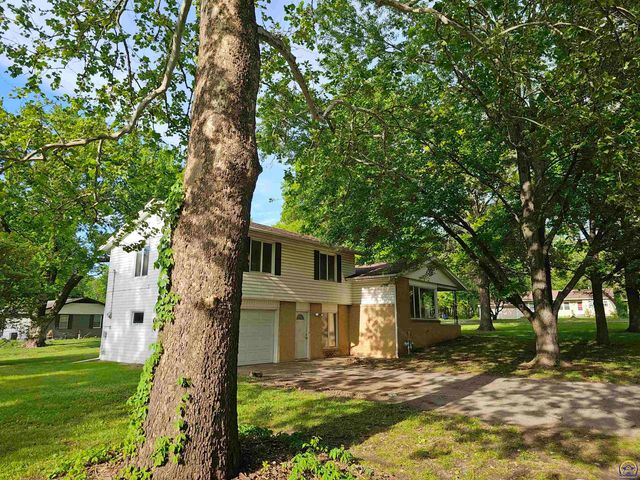 3205 NW Rochester RD, Topeka, KS 66617
