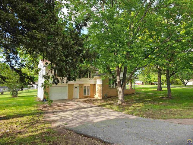 3205 NW Rochester RD, Topeka, KS 66617