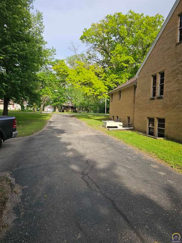 3205 NW Rochester RD, Topeka, KS 66617
