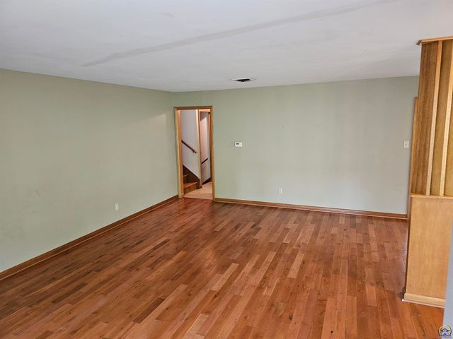 3205 NW Rochester RD, Topeka, KS 66617