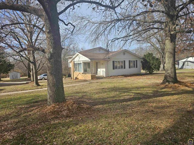 3205 NW Rochester RD, Topeka, KS 66617
