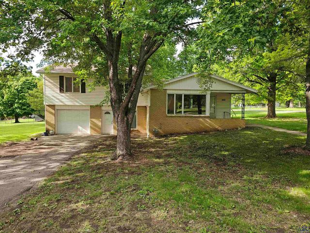 3205 NW Rochester RD, Topeka, KS 66617
