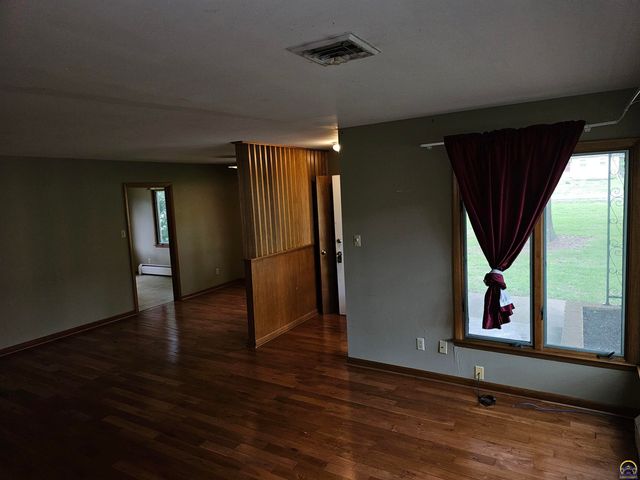 3205 NW Rochester RD, Topeka, KS 66617