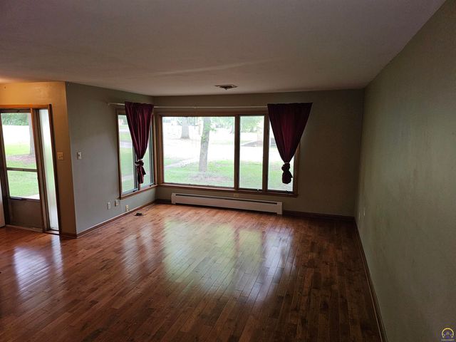 3205 NW Rochester RD, Topeka, KS 66617