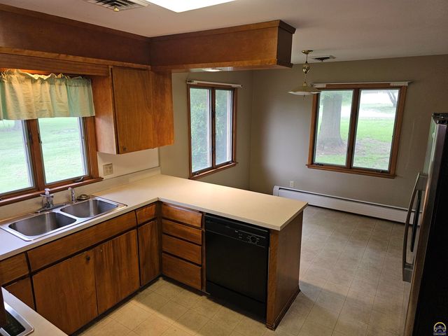 3205 NW Rochester RD, Topeka, KS 66617