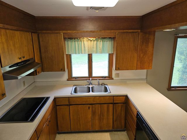 3205 NW Rochester RD, Topeka, KS 66617
