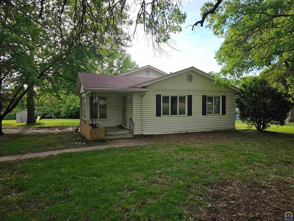 3205 NW Rochester RD, Topeka, KS 66617