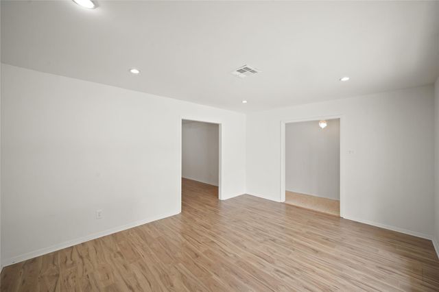 9538 Skyline Drive, Houston, TX 77063