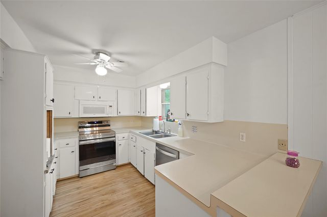 9538 Skyline Drive, Houston, TX 77063