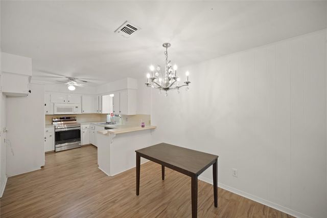 9538 Skyline Drive, Houston, TX 77063