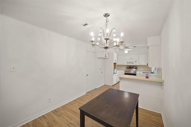 9538 Skyline Drive, Houston, TX 77063