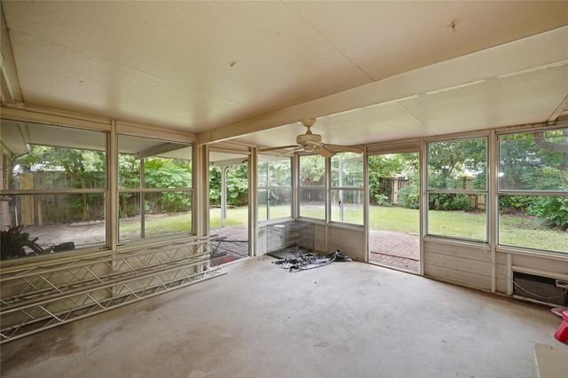 9538 Skyline Drive, Houston, TX 77063