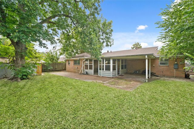 9538 Skyline Drive, Houston, TX 77063