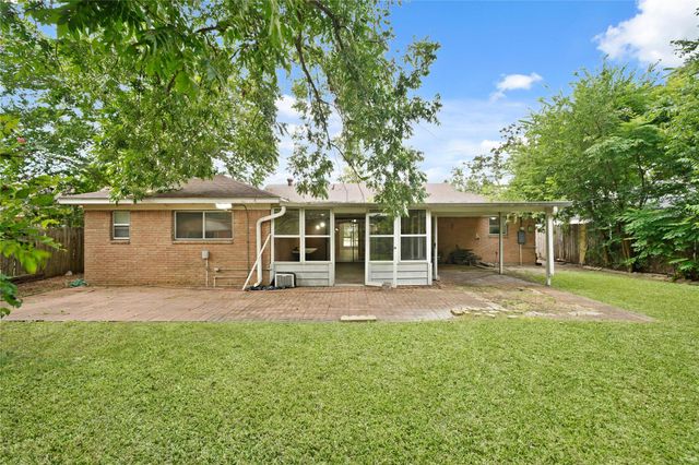 9538 Skyline Drive, Houston, TX 77063