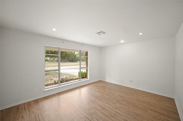 9538 Skyline Drive, Houston, TX 77063