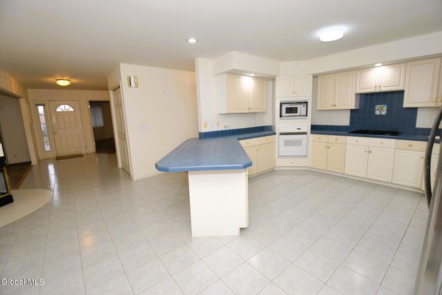 19 Dogwood Lane, Colonie, NY 12211