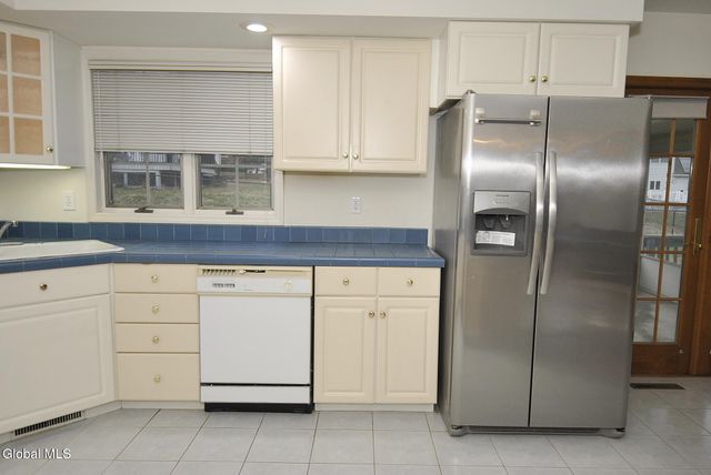 19 Dogwood Lane, Colonie, NY 12211