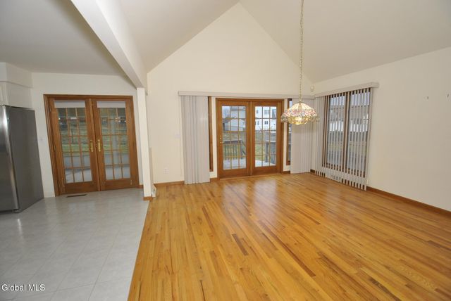 19 Dogwood Lane, Colonie, NY 12211