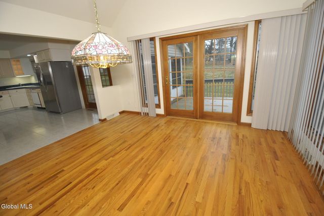 19 Dogwood Lane, Colonie, NY 12211