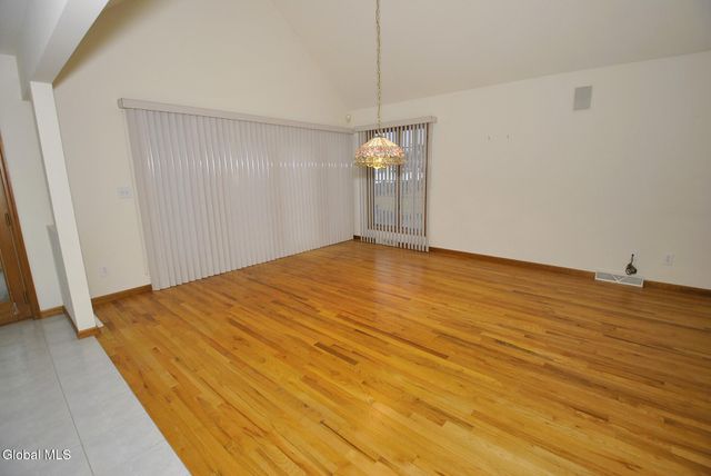 19 Dogwood Lane, Colonie, NY 12211