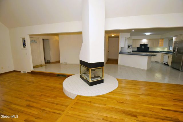 19 Dogwood Lane, Colonie, NY 12211