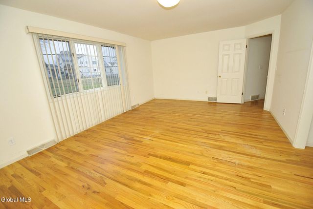 19 Dogwood Lane, Colonie, NY 12211