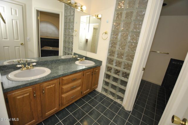 19 Dogwood Lane, Colonie, NY 12211