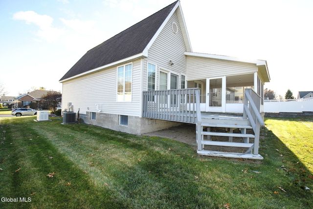 19 Dogwood Lane, Colonie, NY 12211