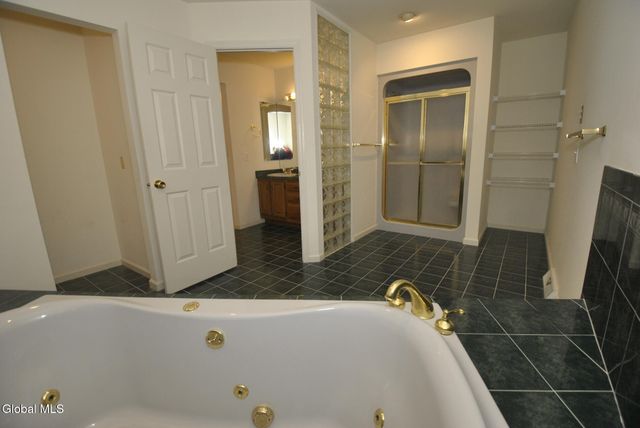 19 Dogwood Lane, Colonie, NY 12211