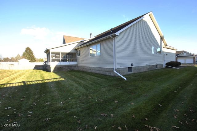 19 Dogwood Lane, Colonie, NY 12211