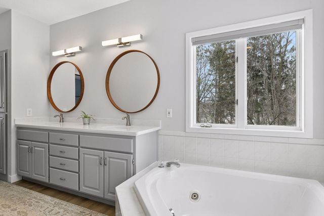 9125 Abbywood Road, Chaska, MN 55318